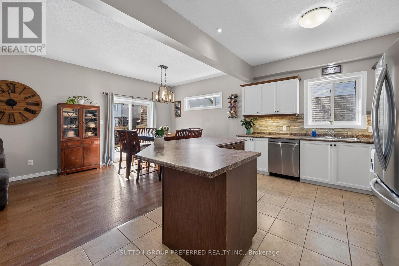 3288 Turner Crescent, London South (South U), ON - Indoor Photo Showing Kitchen