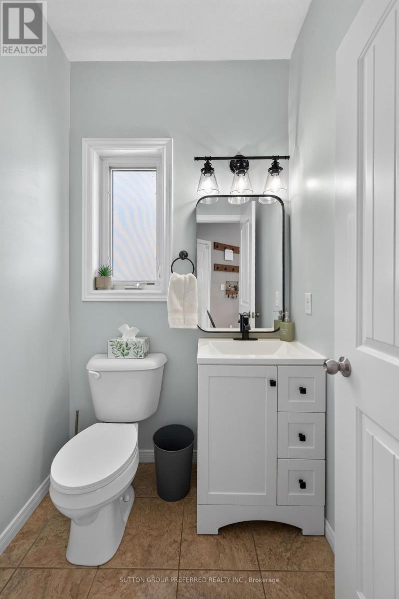 3288 Turner Crescent, London South (South U), ON - Indoor Photo Showing Bathroom