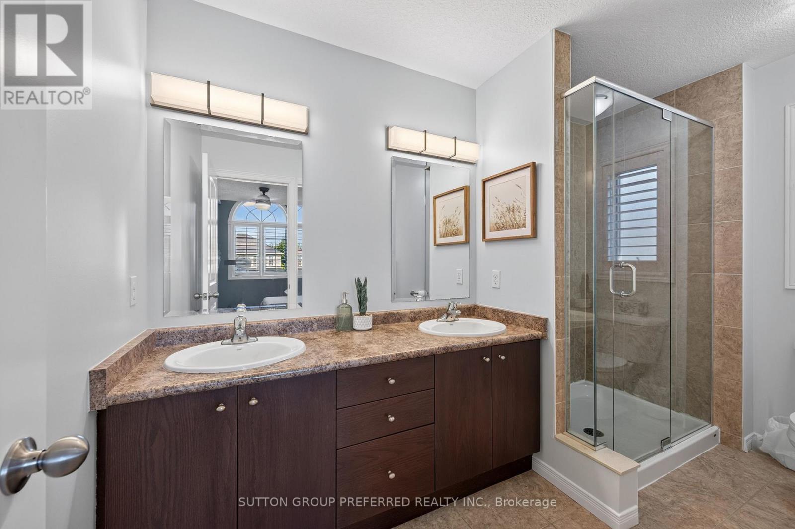3288 Turner Crescent, London South (South U), ON - Indoor Photo Showing Bathroom