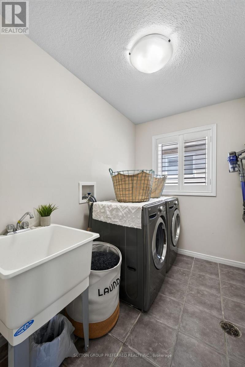 3288 Turner Crescent, London South (South U), ON - Indoor Photo Showing Laundry Room