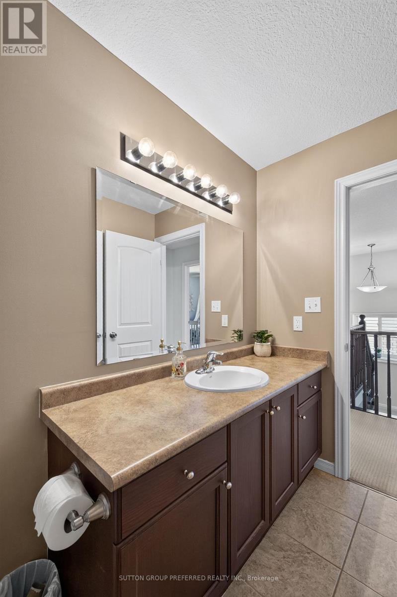 3288 Turner Crescent, London South (South U), ON - Indoor Photo Showing Bathroom