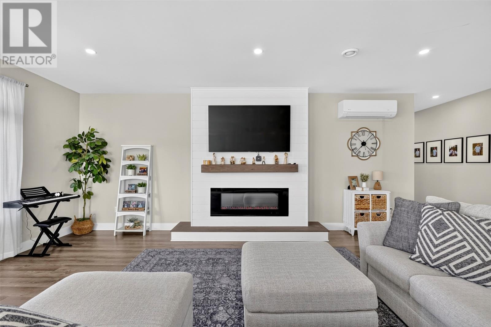 6-14A Drover'S Road, Upper Island Cove, NL - Indoor Photo Showing Living Room With Fireplace