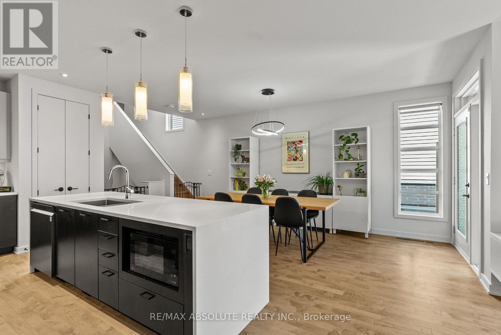 1072 Lunar Glow Crescent, Ottawa, ON - Indoor Photo Showing Kitchen With Upgraded Kitchen