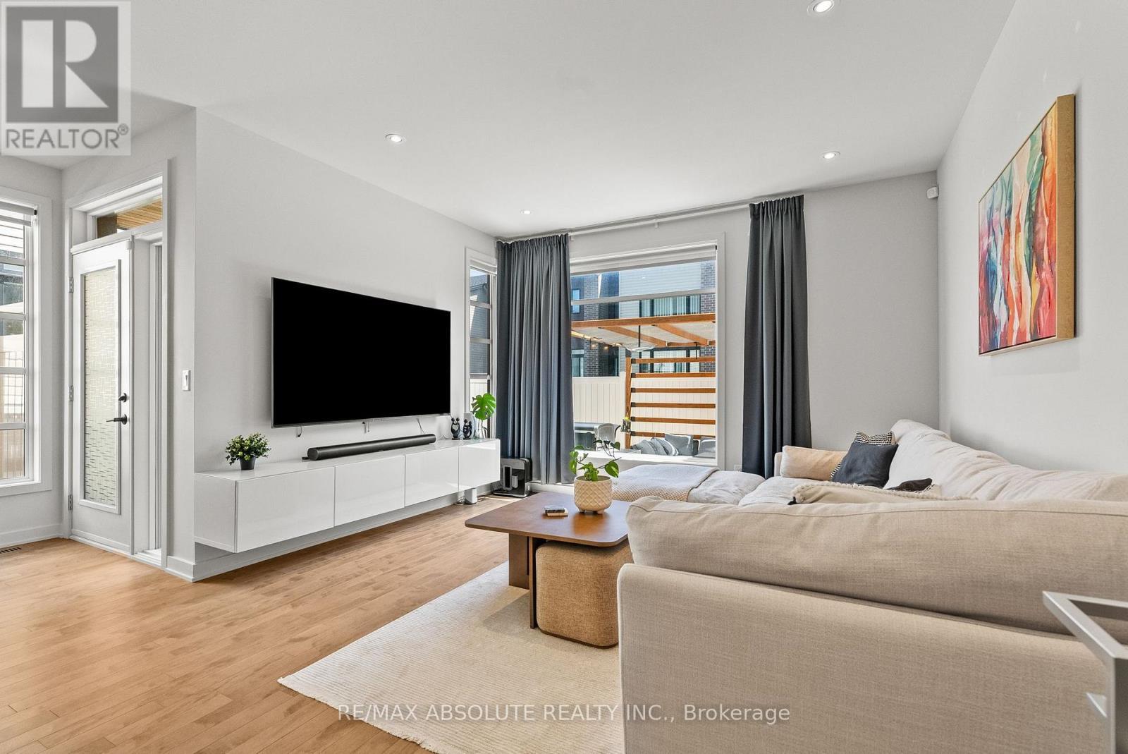 1072 Lunar Glow Crescent, Ottawa, ON - Indoor Photo Showing Living Room