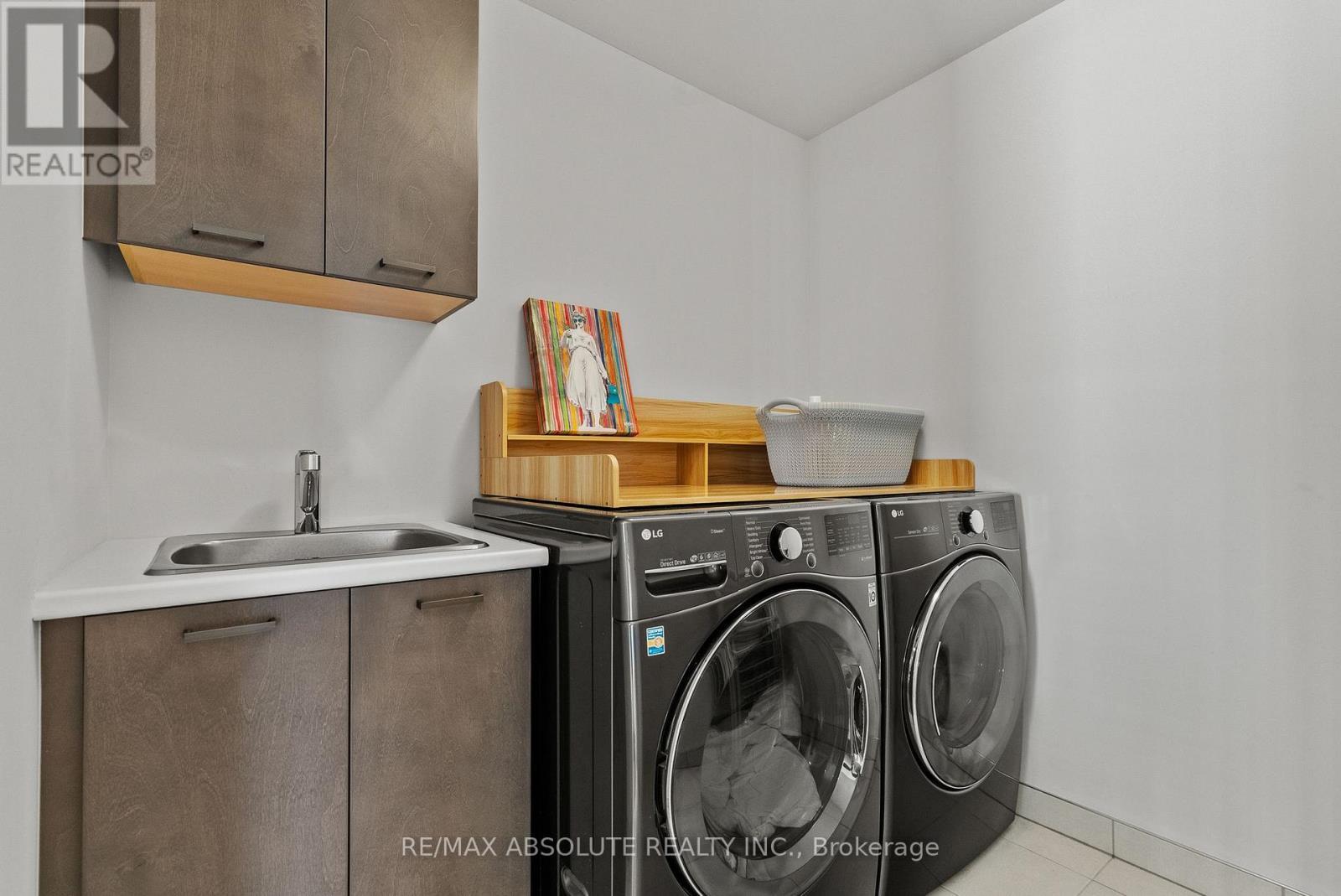 2nd Level Laundry Room - 1072 Lunar Glow Crescent, Ottawa, ON - Indoor Photo Showing Laundry Room
