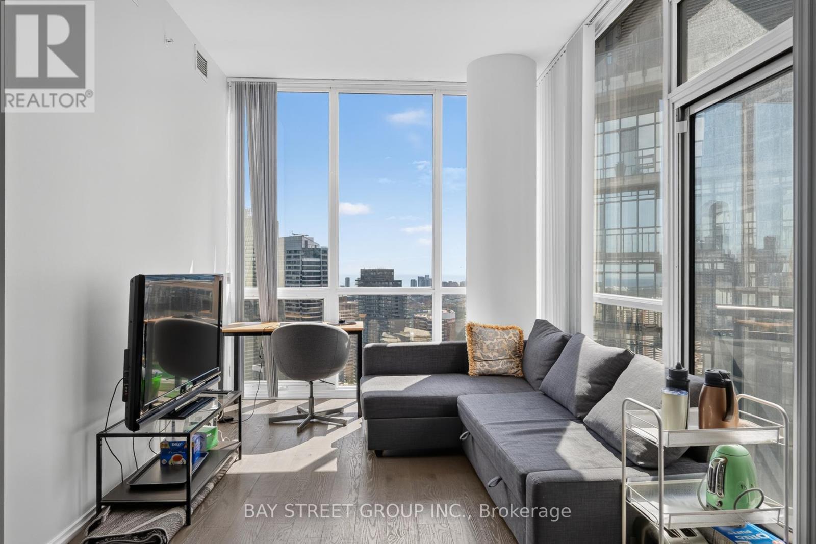 5102 - 45 Charles Street E, Toronto, ON - Indoor Photo Showing Living Room
