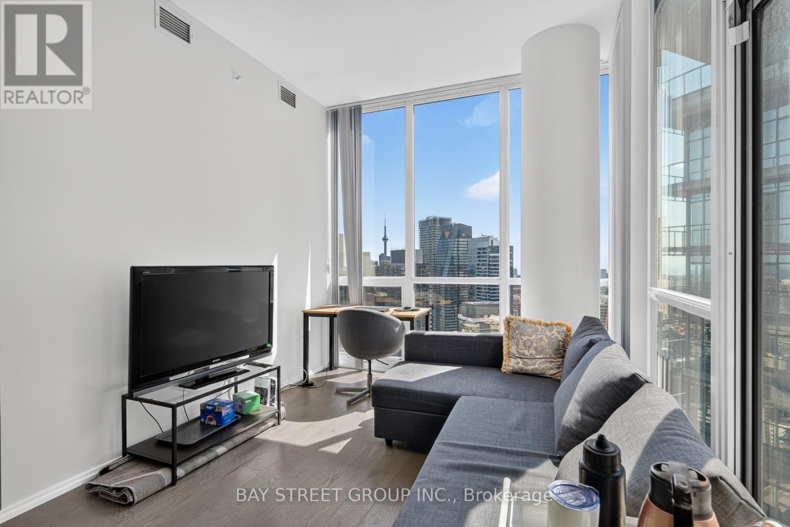 5102 - 45 Charles Street E, Toronto, ON - Indoor Photo Showing Living Room