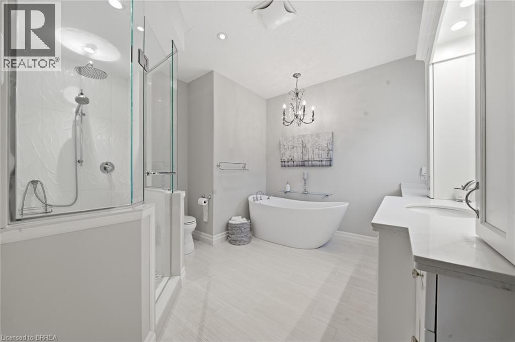 14 Ellington Place, Brantford, ON - Indoor Photo Showing Bathroom