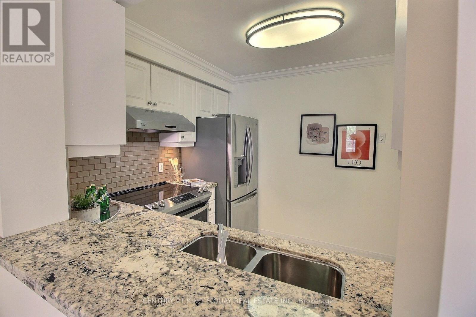 708 - 2628 Mccowan Road, Toronto, ON - Indoor Photo Showing Kitchen With Double Sink With Upgraded Kitchen