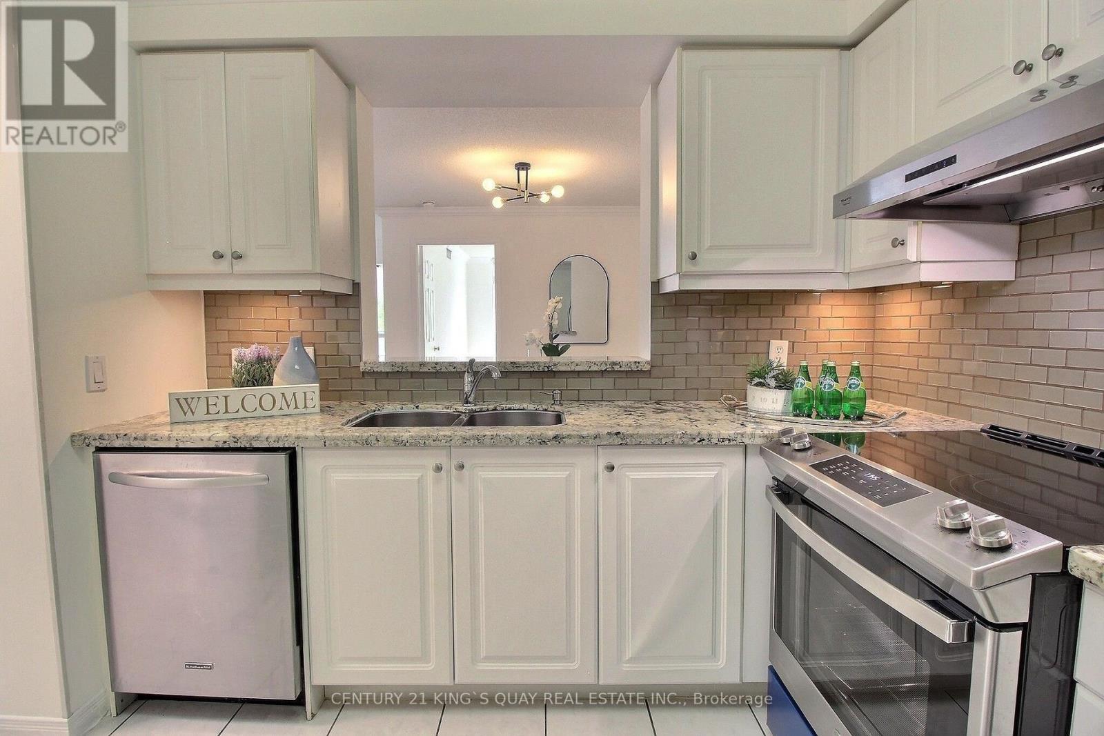708 - 2628 Mccowan Road, Toronto, ON - Indoor Photo Showing Kitchen With Double Sink With Upgraded Kitchen