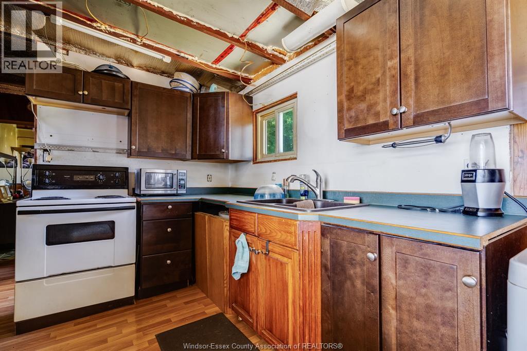 1624 Tilton Line, Wheatley, ON - Indoor Photo Showing Kitchen With Double Sink