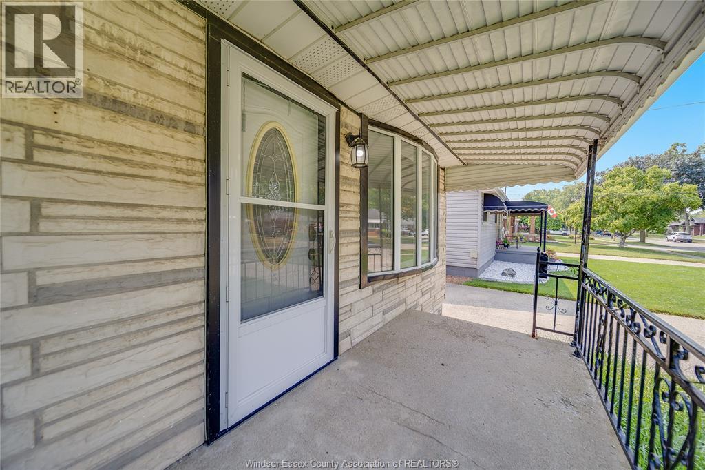 1650 Glendale, Windsor, ON - Outdoor With Exterior