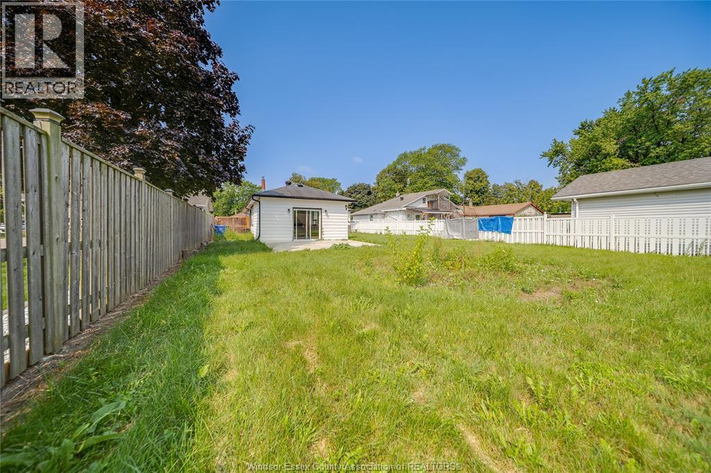 1650 Glendale, Windsor, ON - Outdoor