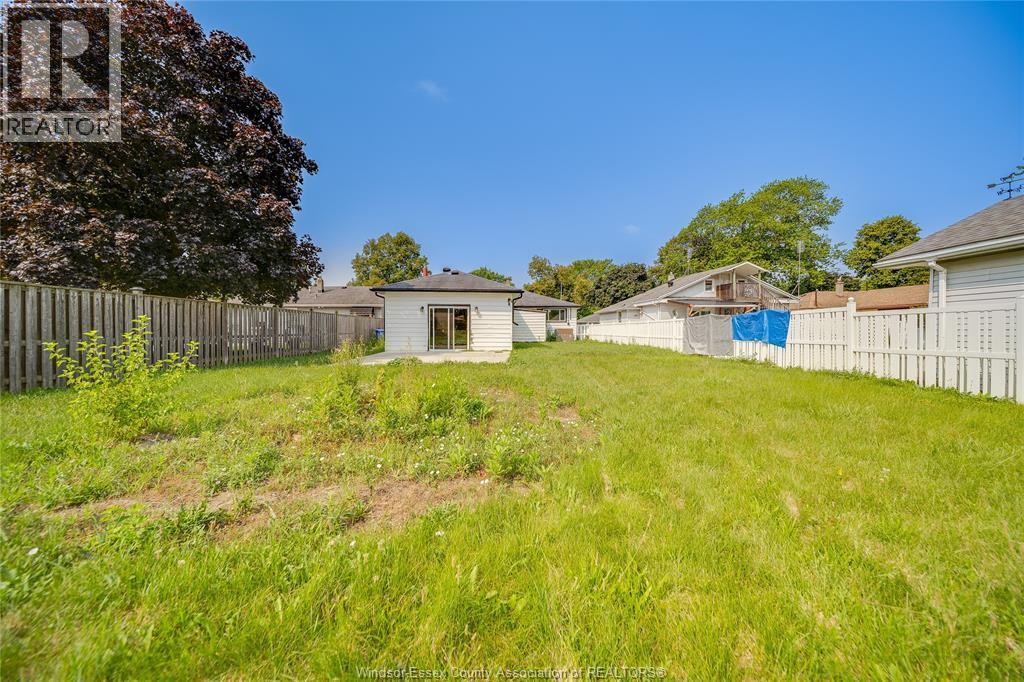1650 Glendale, Windsor, ON - Outdoor With Backyard