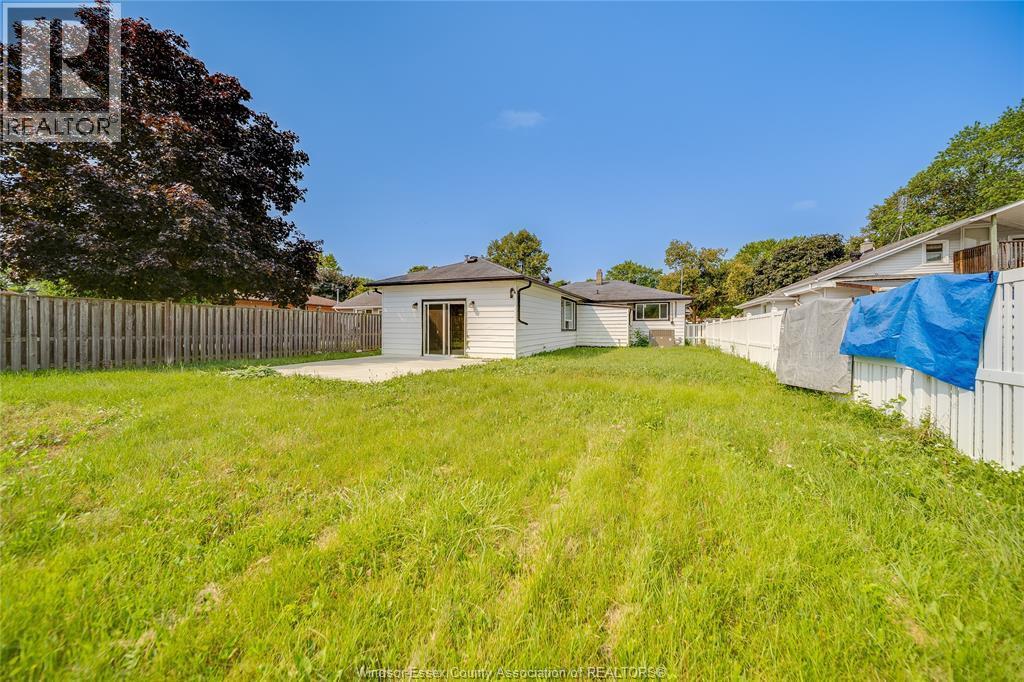 1650 Glendale, Windsor, ON - Outdoor