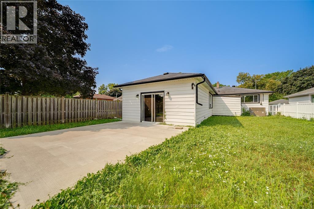1650 Glendale, Windsor, ON - Outdoor
