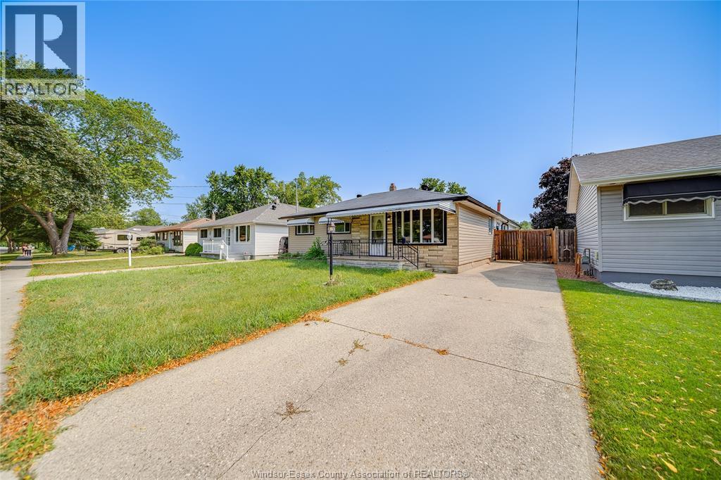 1650 Glendale, Windsor, ON - Outdoor