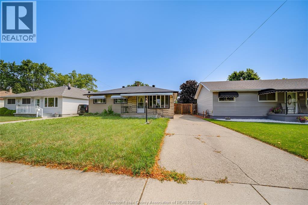 1650 Glendale, Windsor, ON - Outdoor