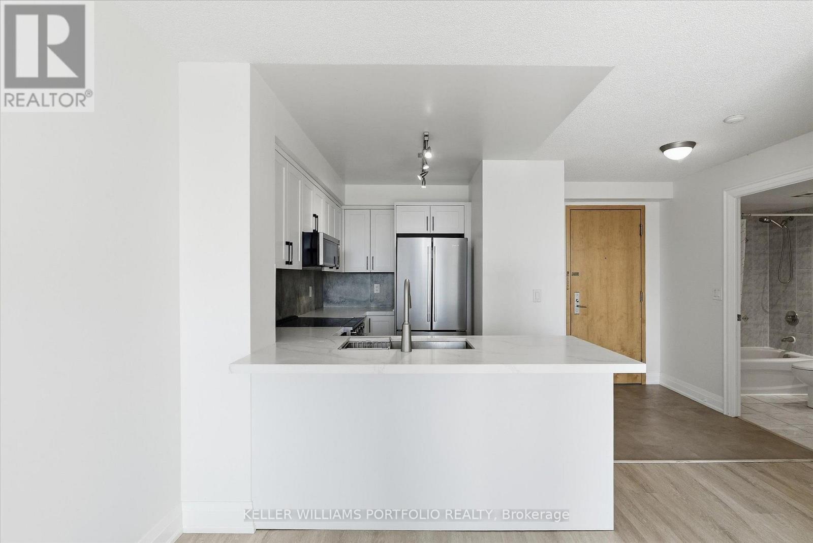 607 - 48 Suncrest Boulevard, Markham, ON - Indoor Photo Showing Kitchen