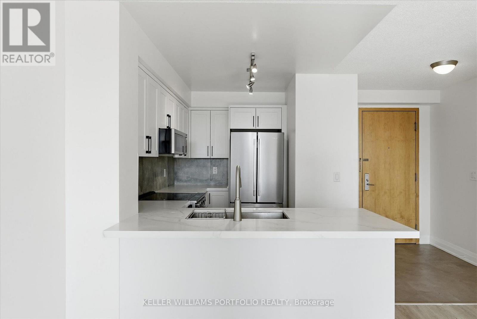 607 - 48 Suncrest Boulevard, Markham, ON - Indoor Photo Showing Kitchen