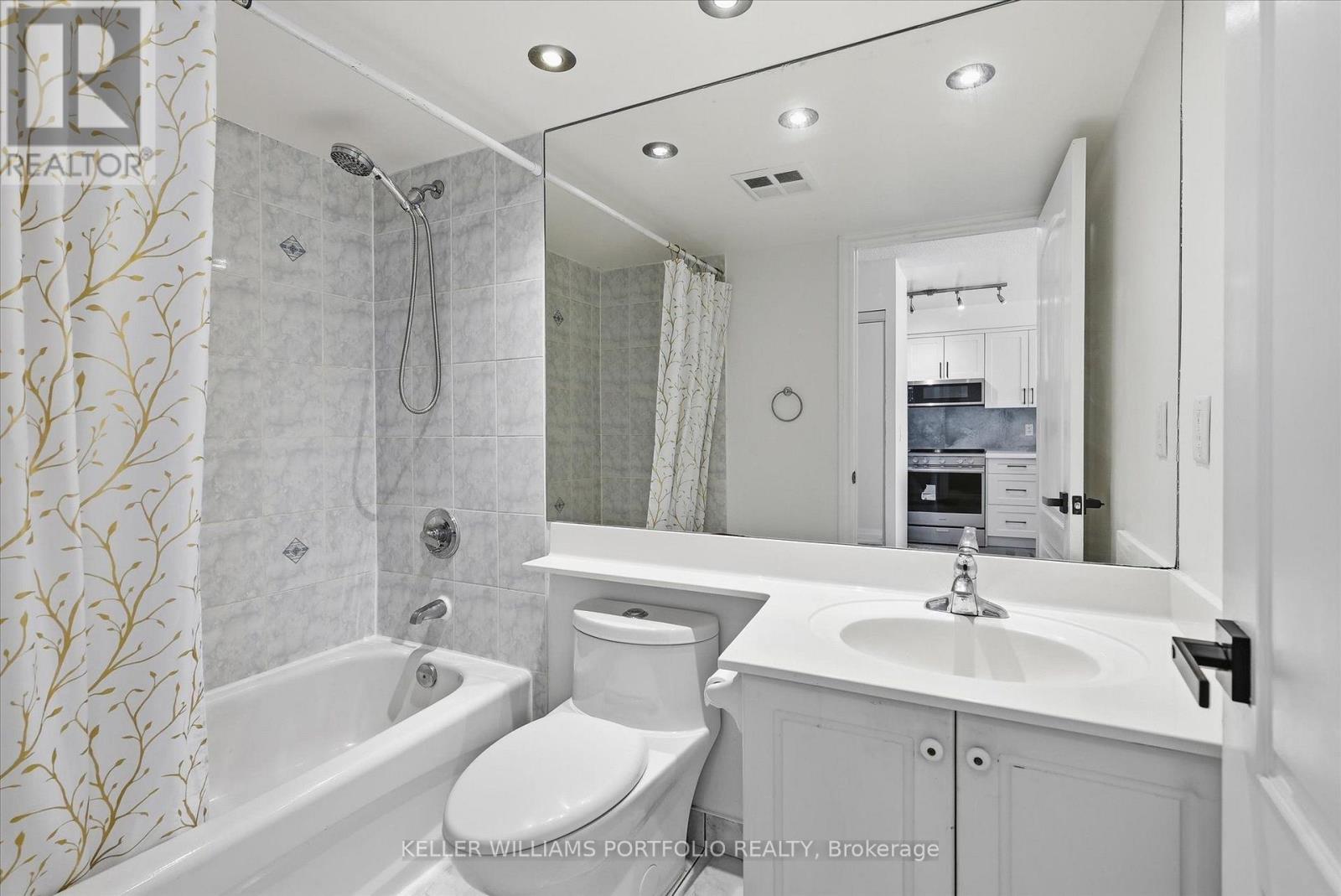 607 - 48 Suncrest Boulevard, Markham, ON - Indoor Photo Showing Bathroom
