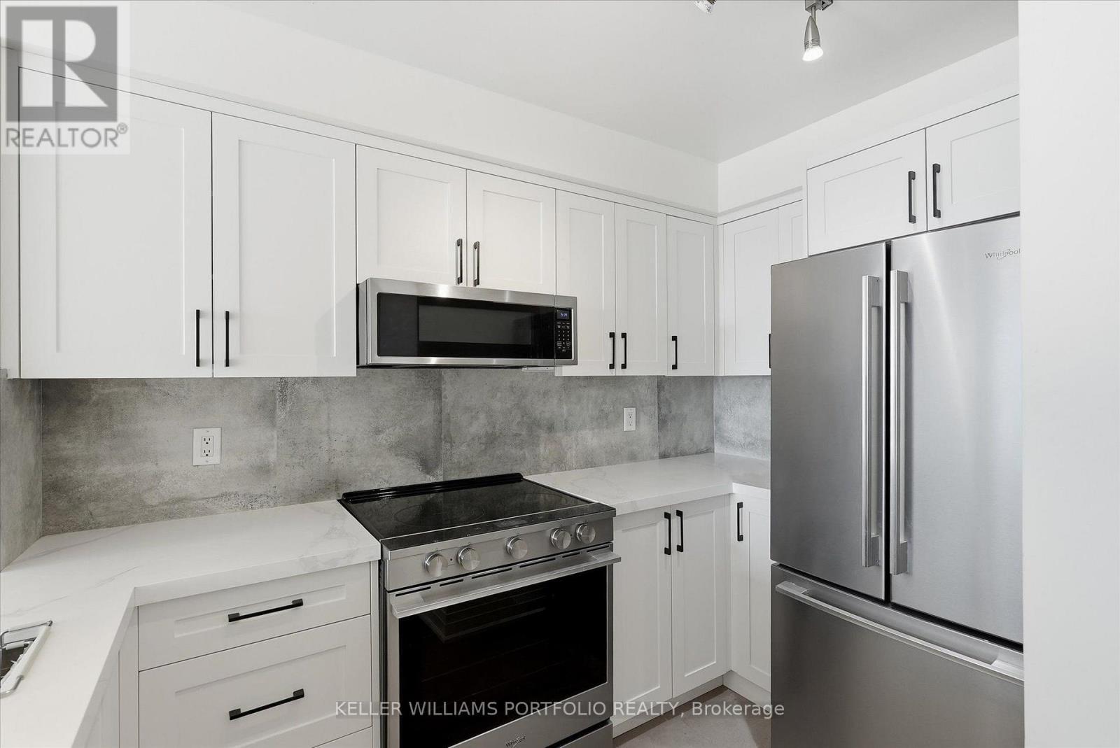 607 - 48 Suncrest Boulevard, Markham, ON - Indoor Photo Showing Kitchen