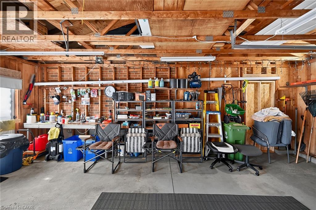 Image quality insufficient for description - 386 Upper Kenilworth Avenue, Hamilton, ON - Indoor Photo Showing Other Room