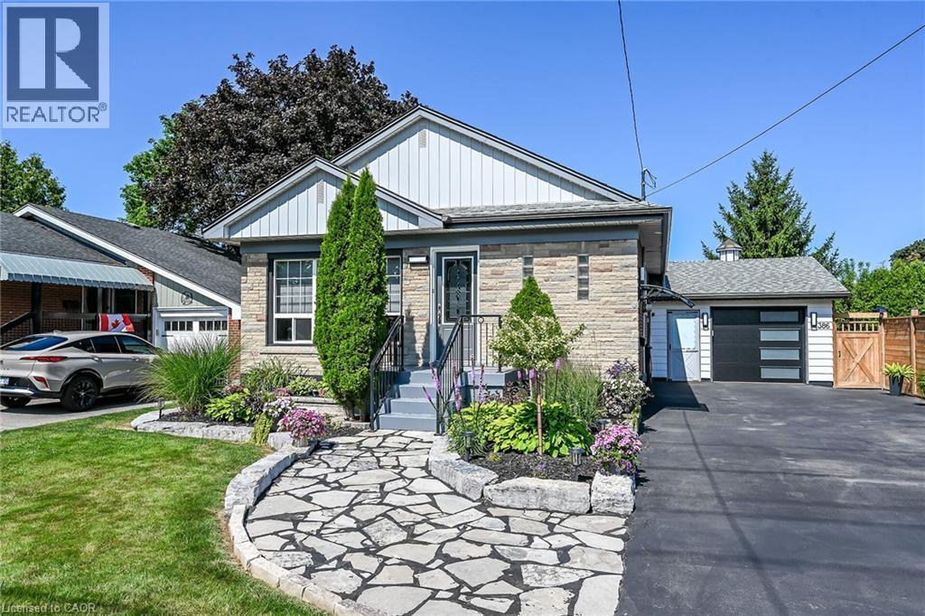 Stone and siding exterior with a dark asphalt driveway - 386 Upper Kenilworth Avenue, Hamilton, ON - Outdoor
