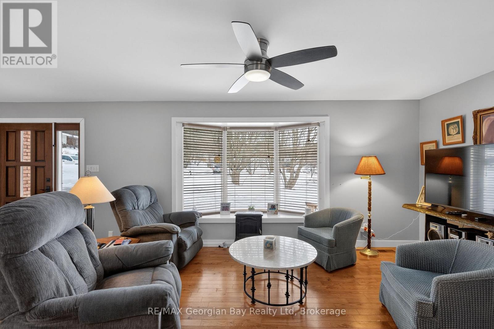 63 Lepage Drive, Penetanguishene, ON - Indoor Photo Showing Living Room