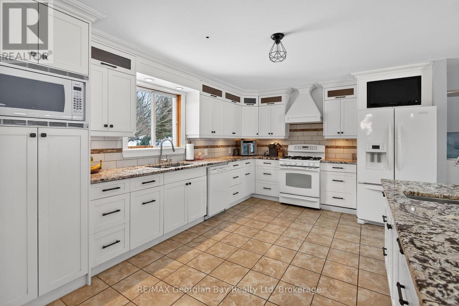 63 Lepage Drive, Penetanguishene, ON - Indoor Photo Showing Kitchen