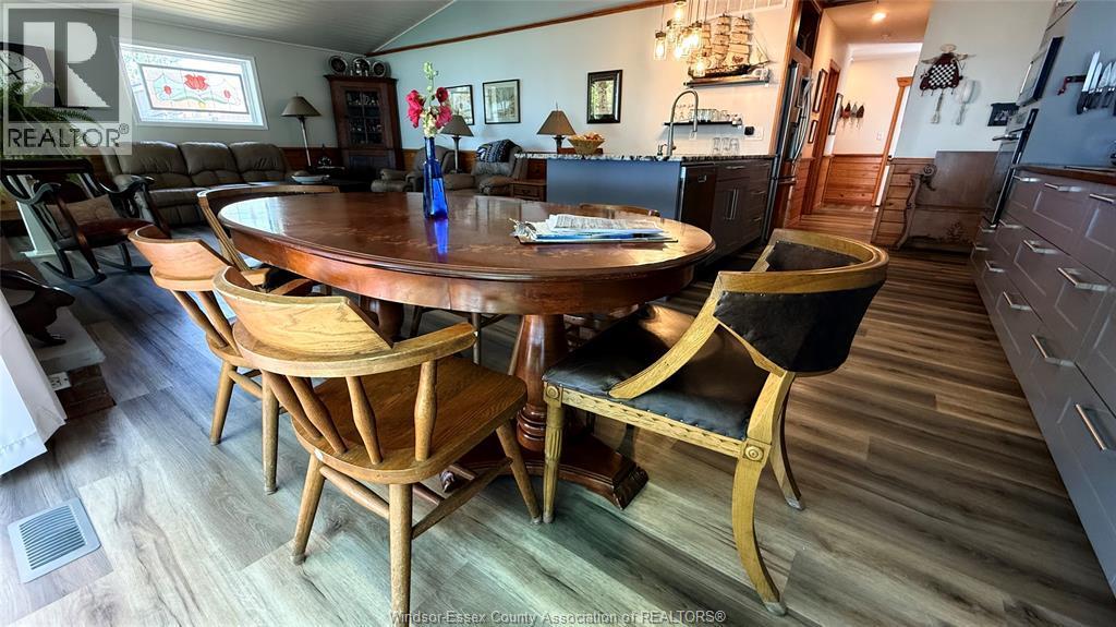 965 West Shore Road, Pelee Island, ON - Indoor Photo Showing Dining Room