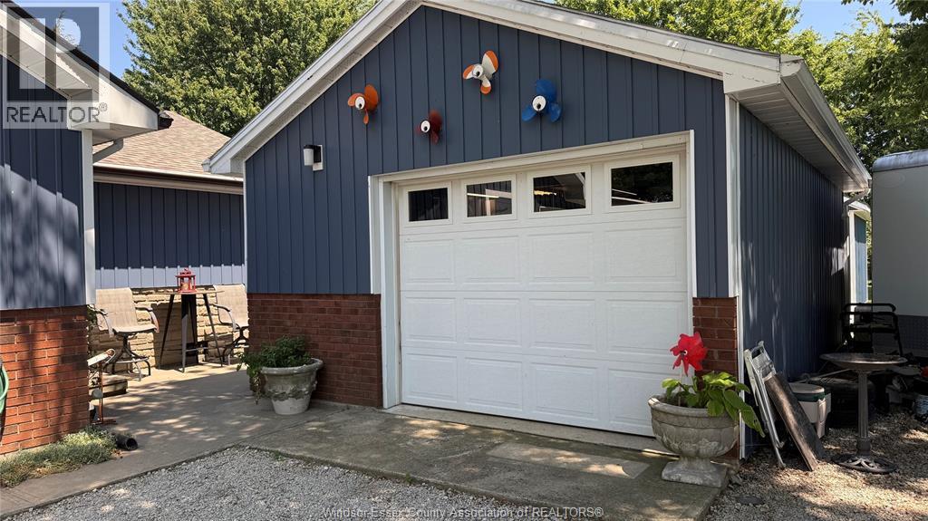 965 West Shore Road, Pelee Island, ON - Outdoor With Exterior