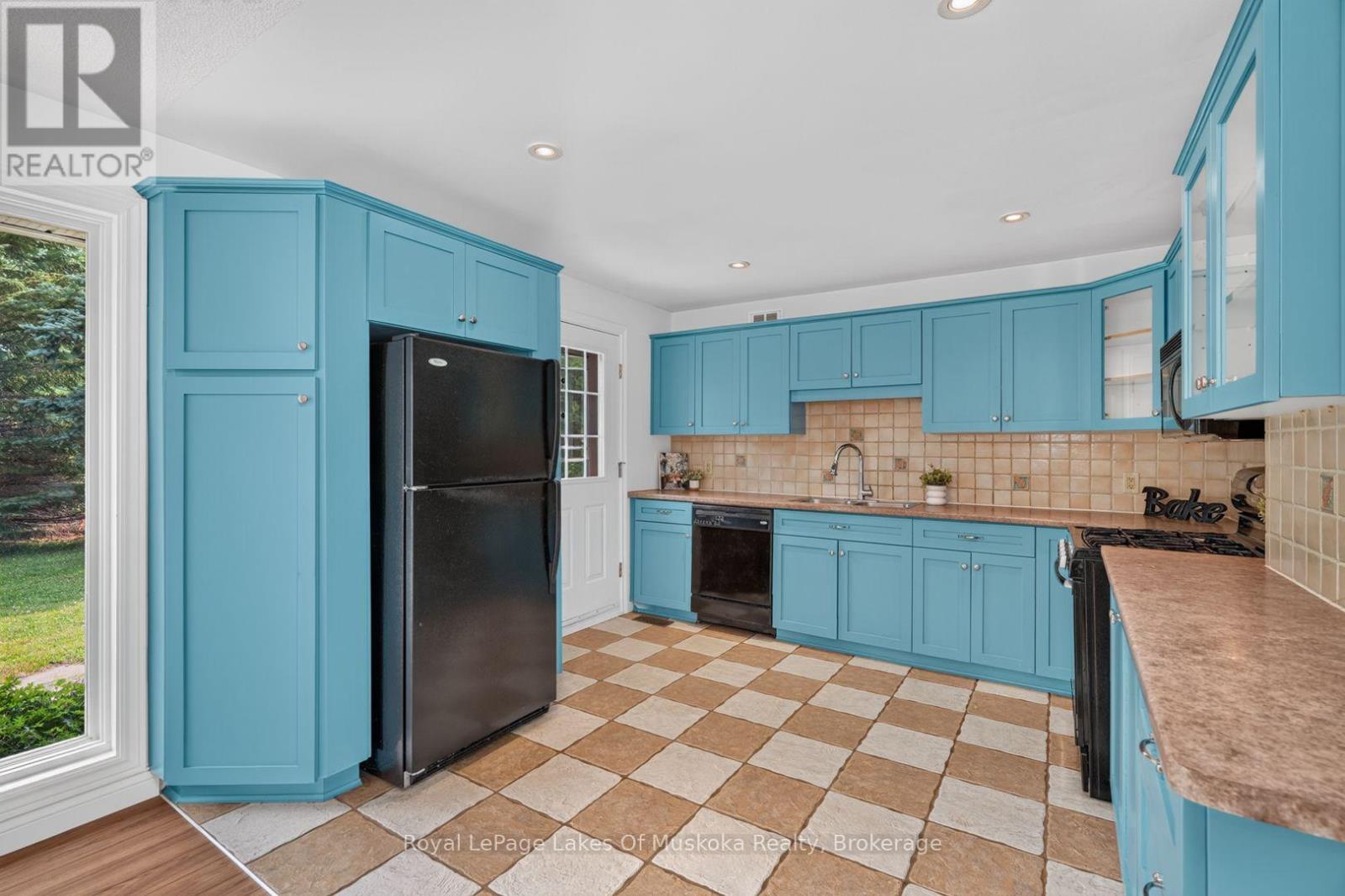 44 Shellwood Shores Avenue, Huntsville (Brunel), ON - Indoor Photo Showing Kitchen