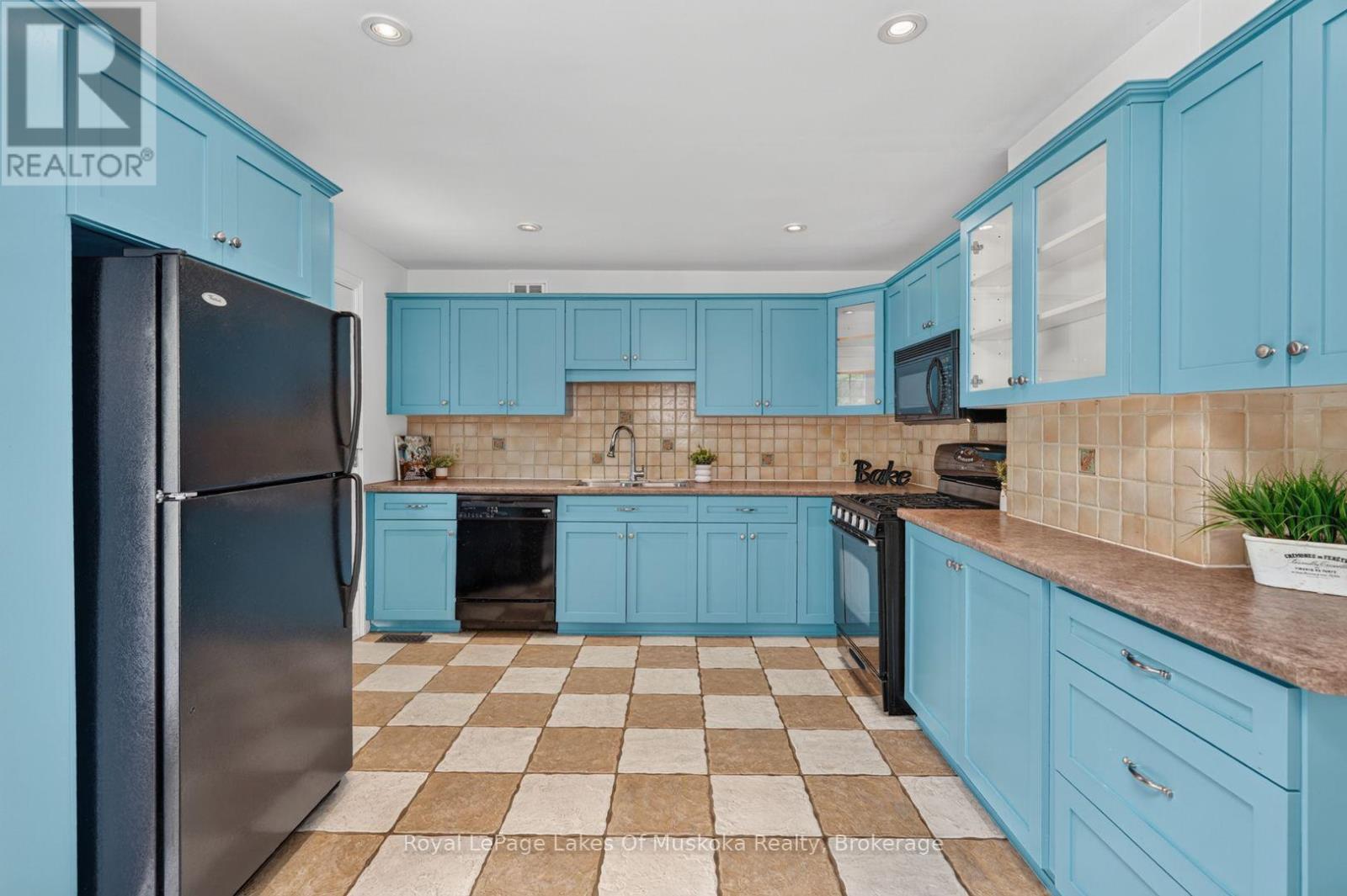 44 Shellwood Shores Avenue, Huntsville (Brunel), ON - Indoor Photo Showing Kitchen