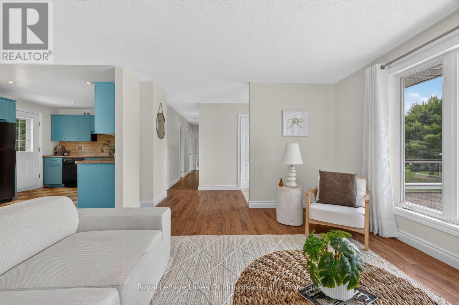 44 Shellwood Shores Avenue, Huntsville (Brunel), ON - Indoor Photo Showing Living Room