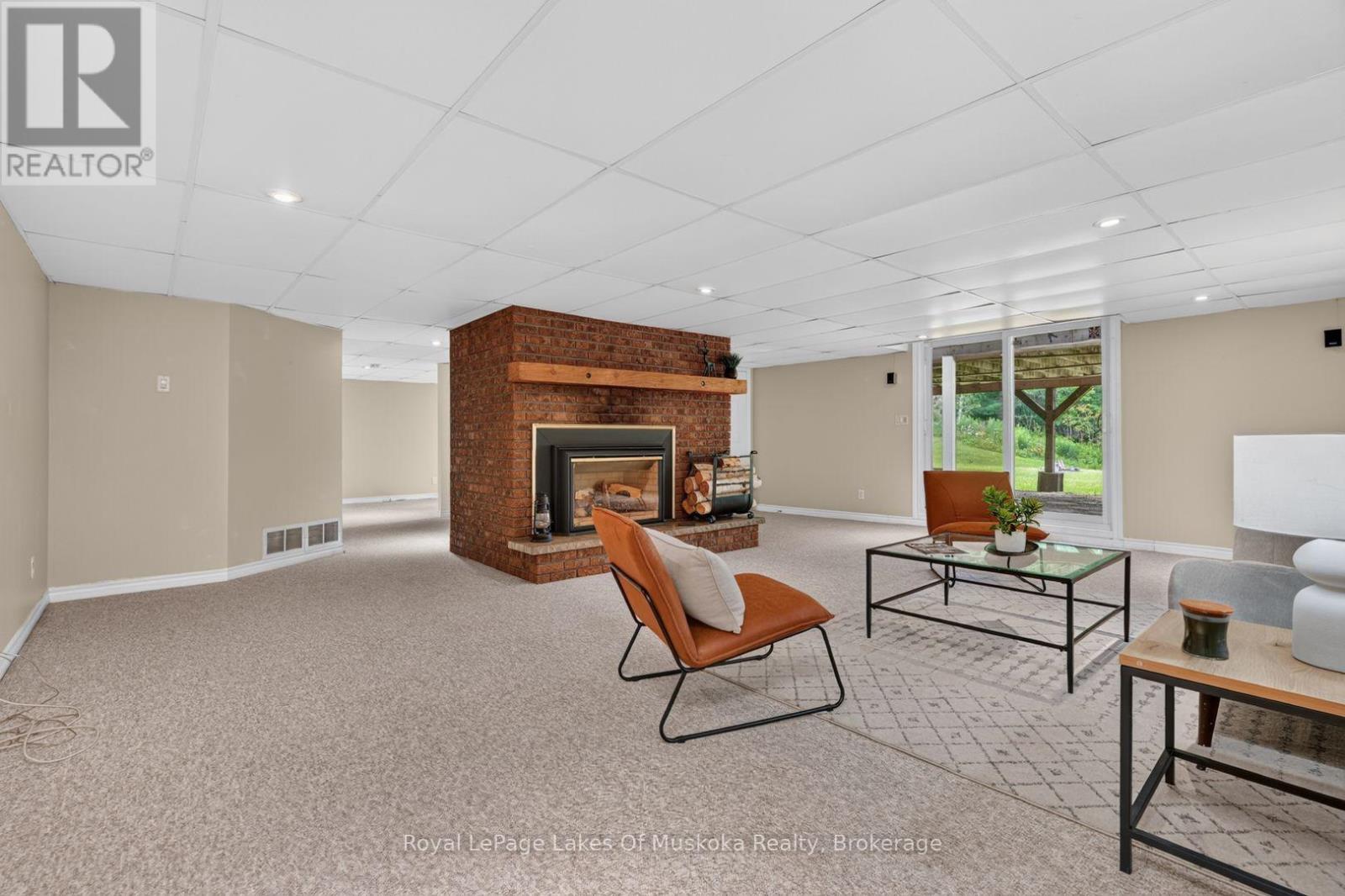44 Shellwood Shores Avenue, Huntsville (Brunel), ON - Indoor With Fireplace