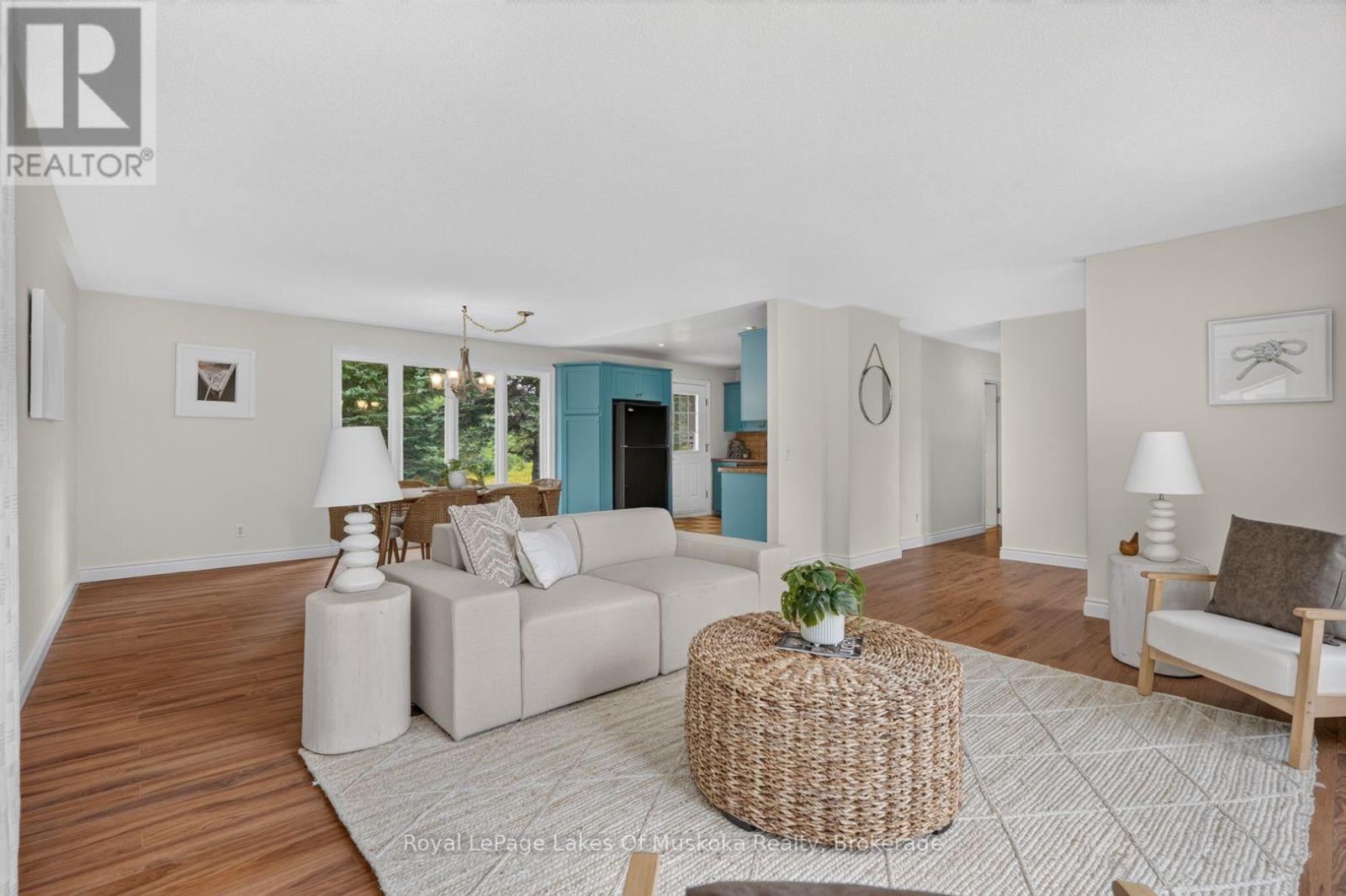 44 Shellwood Shores Avenue, Huntsville (Brunel), ON - Indoor Photo Showing Living Room
