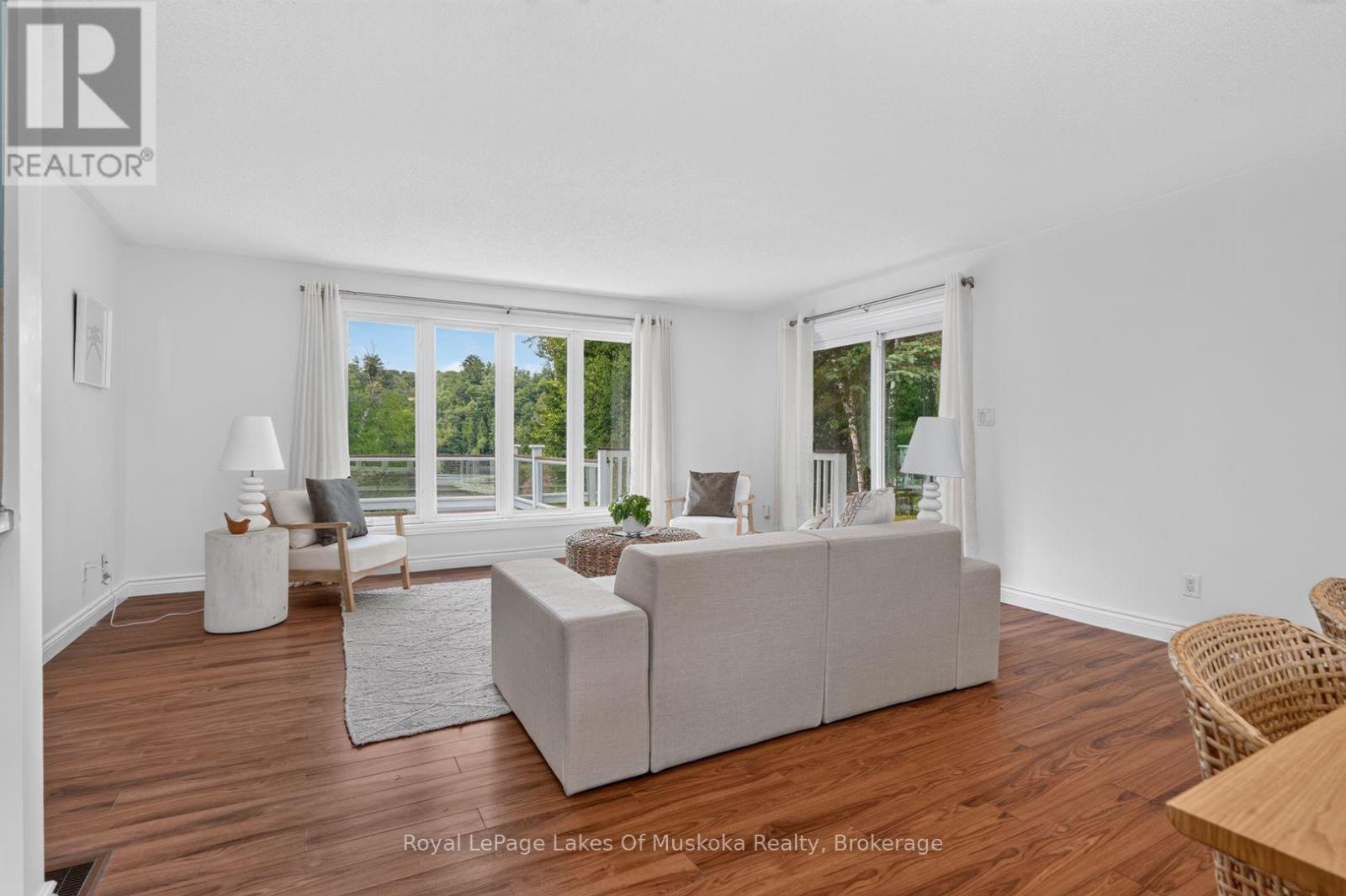 44 Shellwood Shores Avenue, Huntsville (Brunel), ON - Indoor Photo Showing Living Room