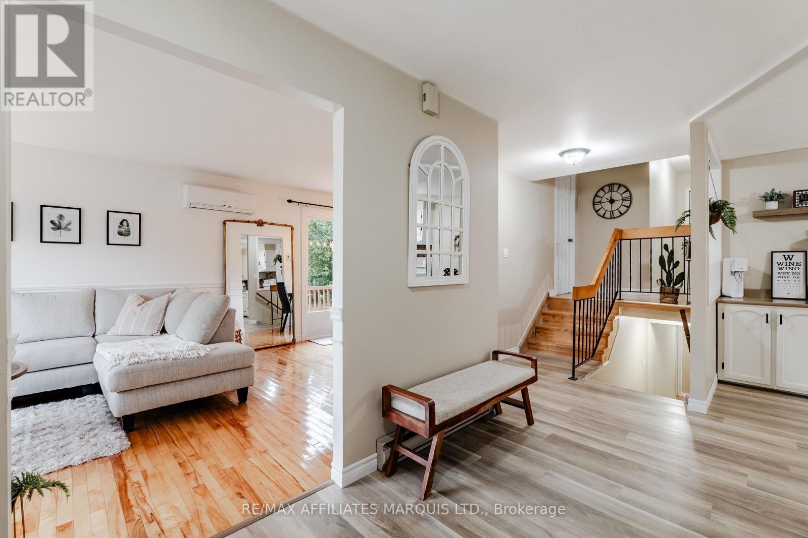 709 Champlain Drive, Cornwall, ON - Indoor Photo Showing Living Room