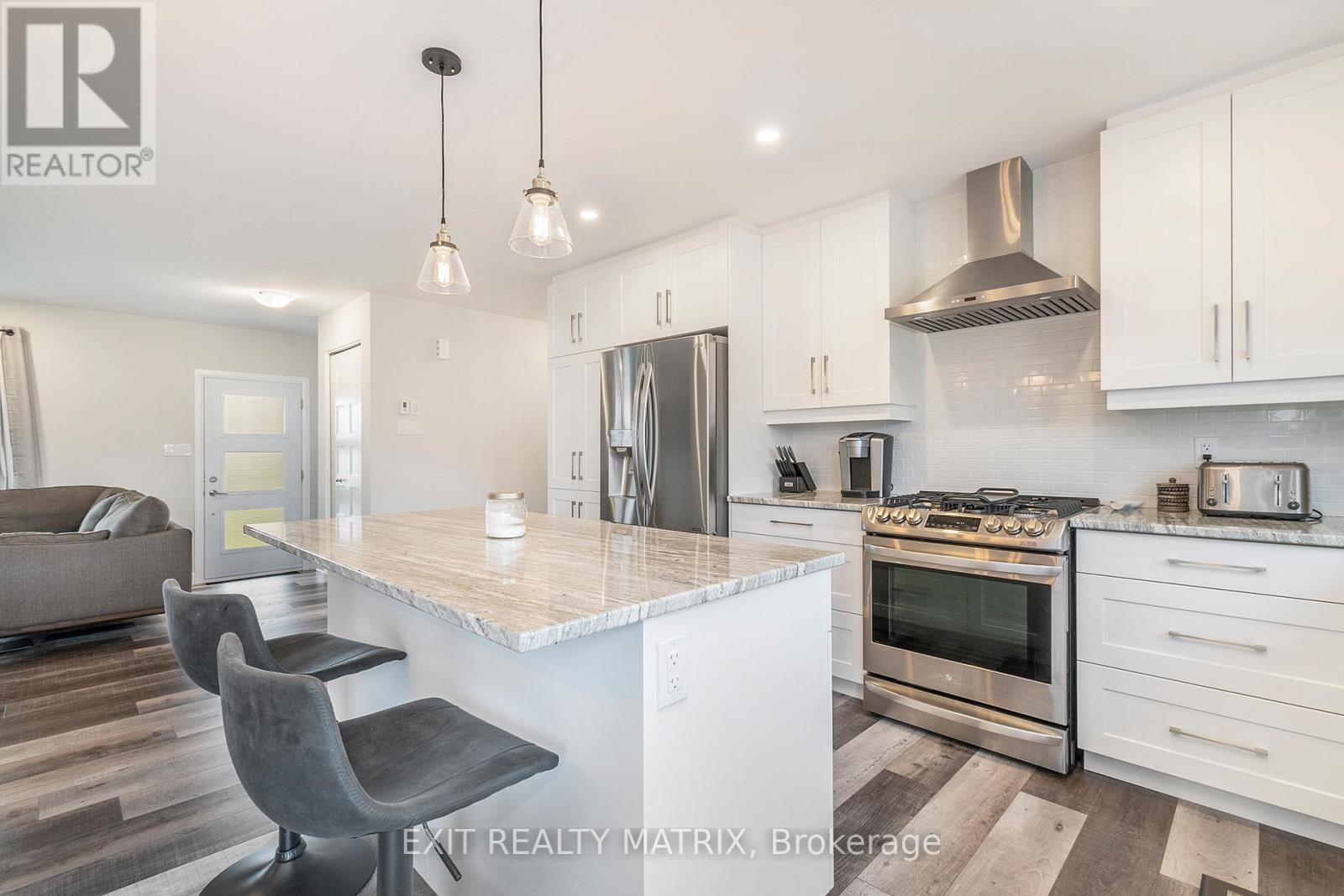 25 Glenco Road, South Stormont, ON - Indoor Photo Showing Kitchen With Upgraded Kitchen