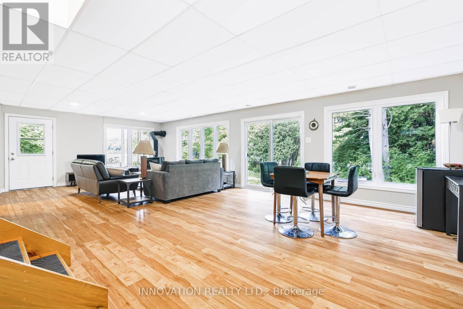 688 Dewitt Lane, Frontenac (Frontenac South), ON - Indoor Photo Showing Living Room