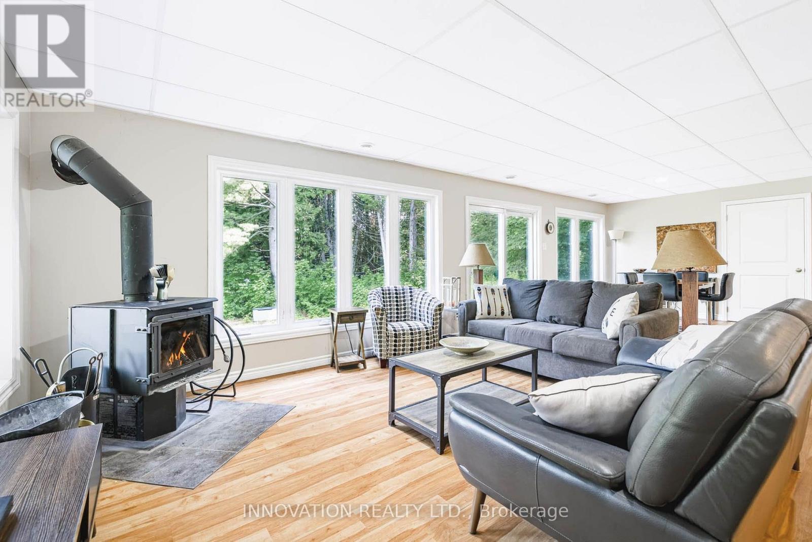688 Dewitt Lane, Frontenac (Frontenac South), ON - Indoor Photo Showing Living Room