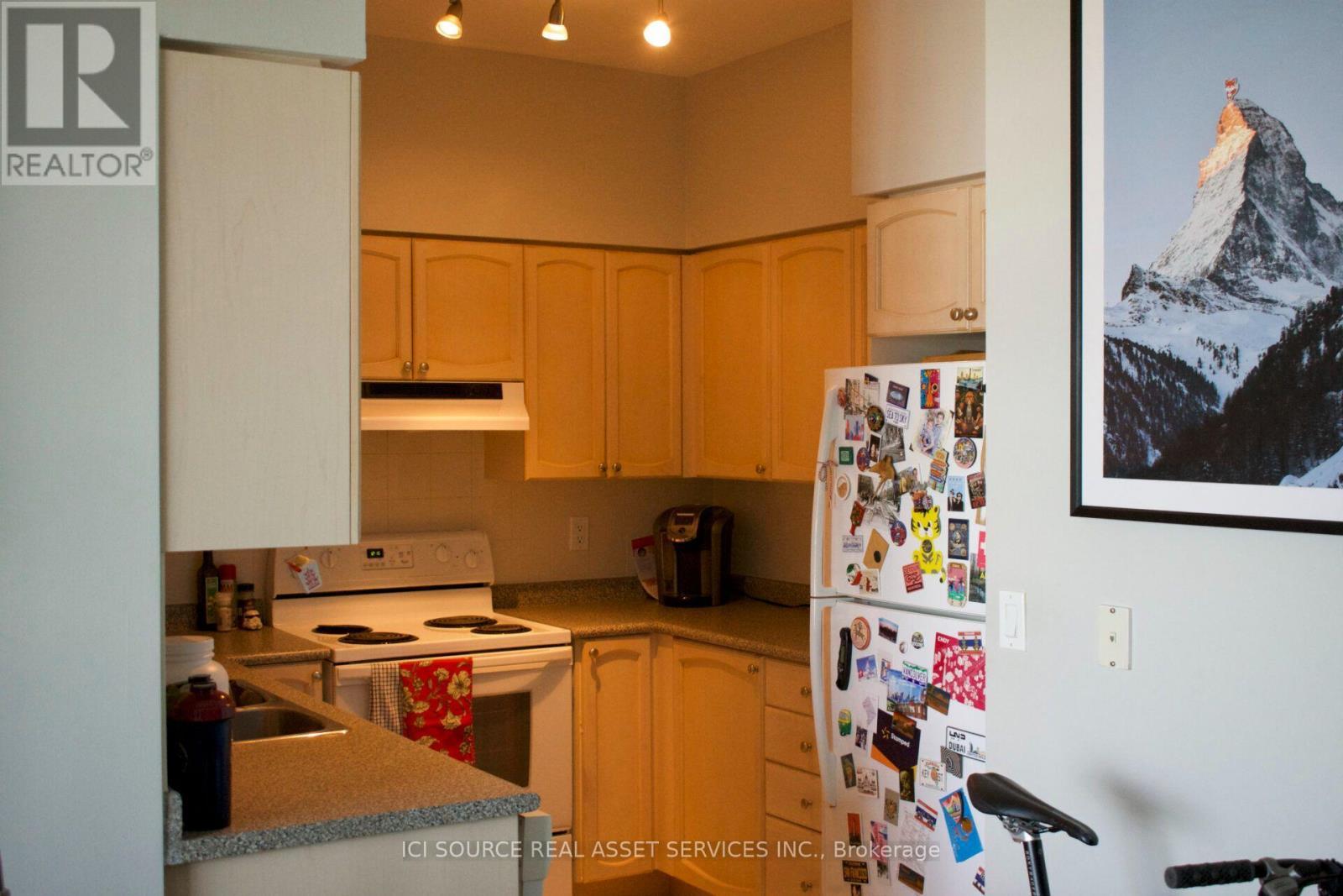 2612 - 219 Fort York Boulevard, Toronto, ON - Indoor Photo Showing Kitchen