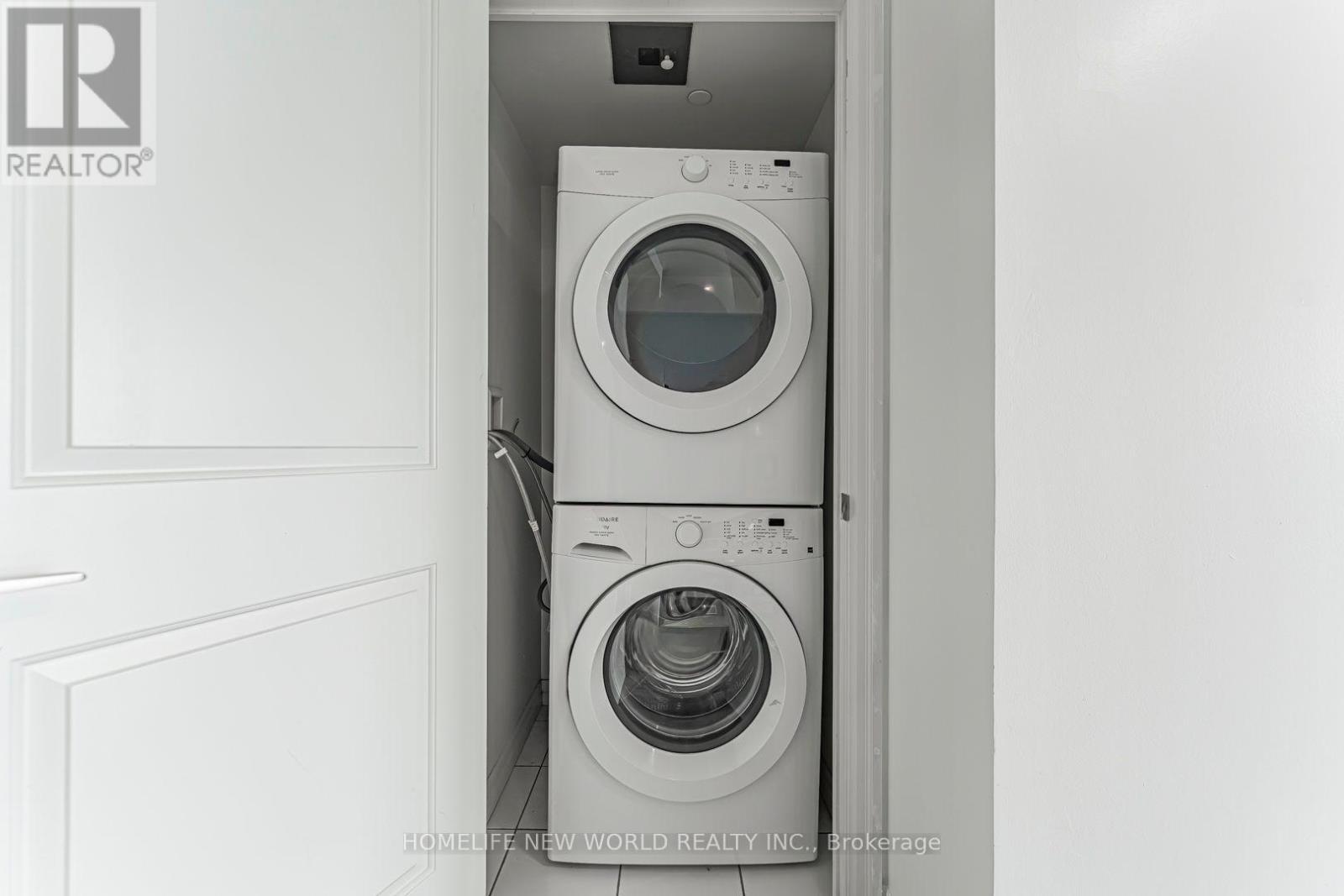 3207 - 275 Yorkland Road, Toronto, ON - Indoor Photo Showing Laundry Room
