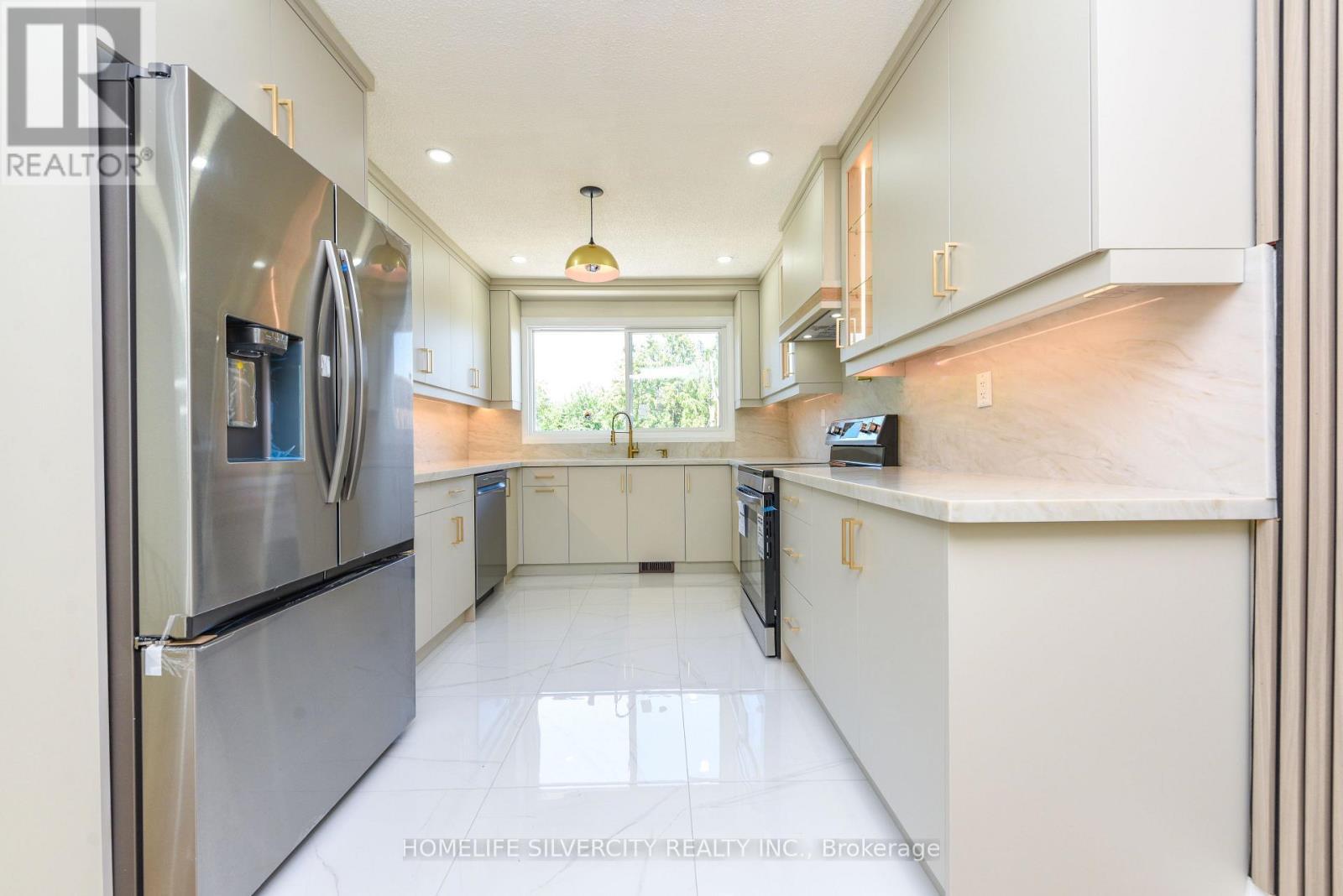3315 Dwiggin Avenue, Mississauga, ON - Indoor Photo Showing Kitchen