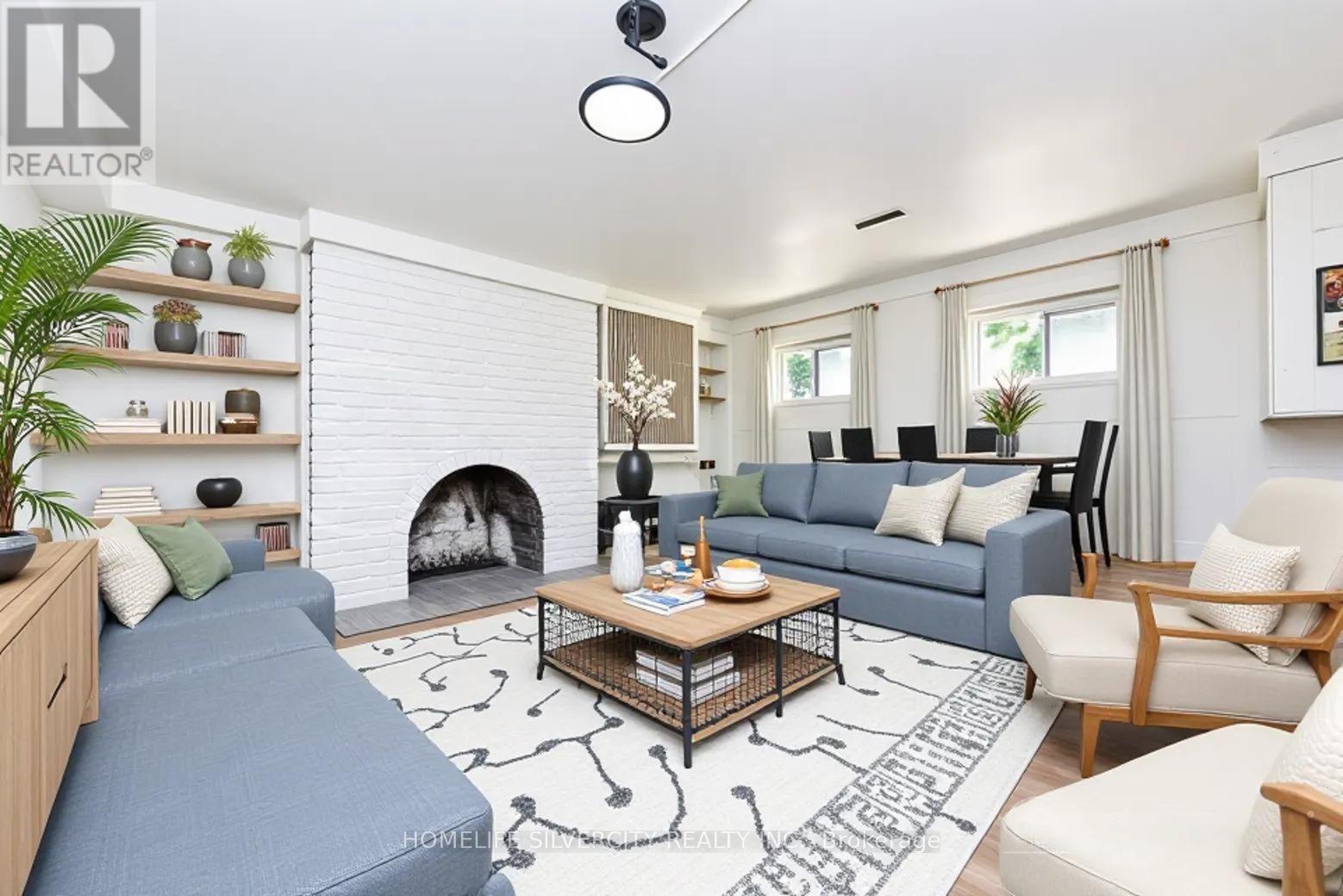 3315 Dwiggin Avenue, Mississauga, ON - Indoor Photo Showing Living Room