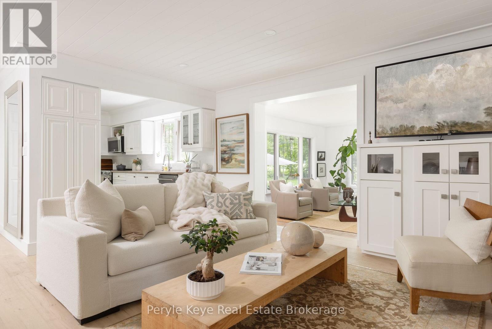 41 South Muskoka Drive, Bracebridge (Macaulay), ON - Indoor Photo Showing Living Room
