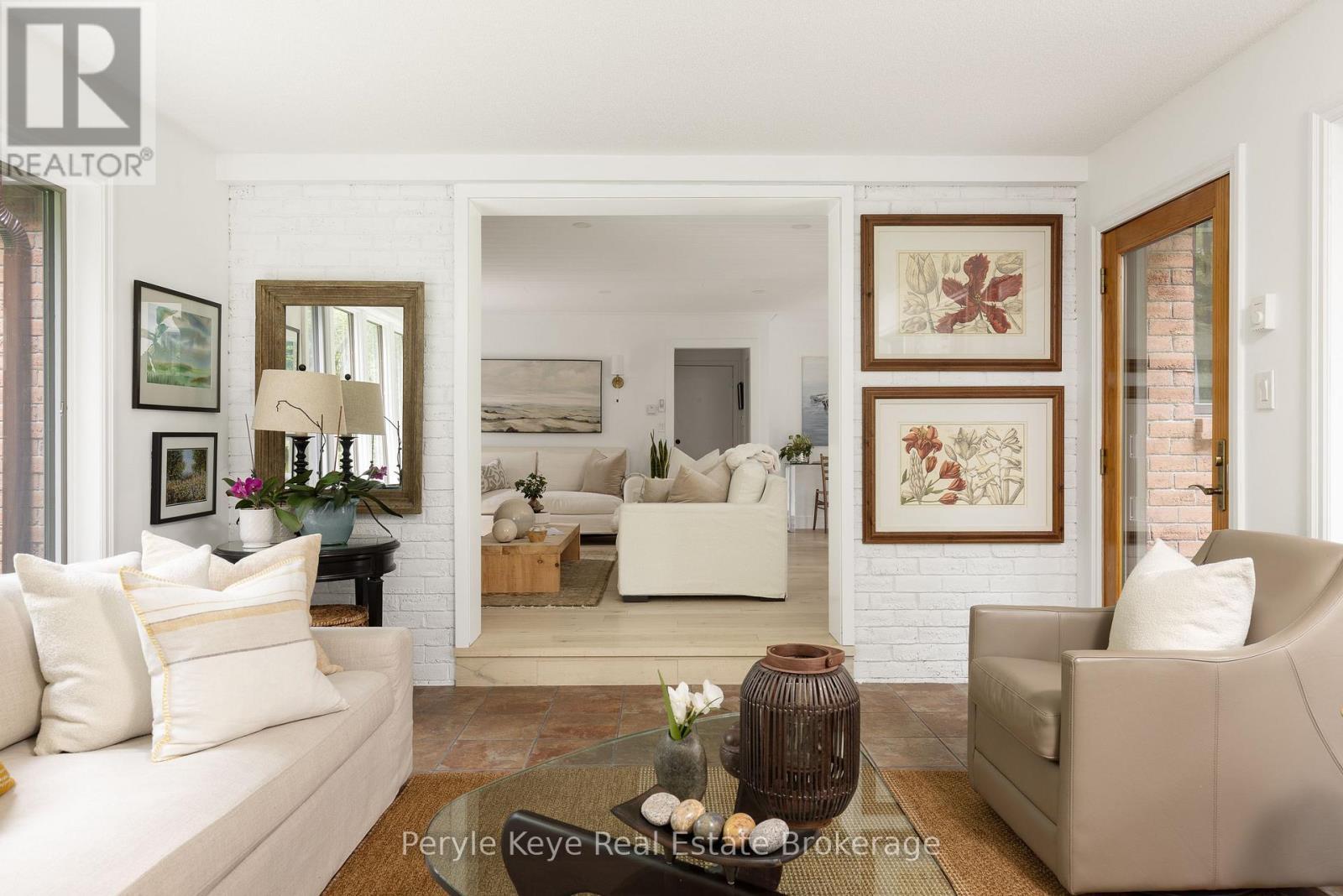 41 South Muskoka Drive, Bracebridge (Macaulay), ON - Indoor Photo Showing Living Room
