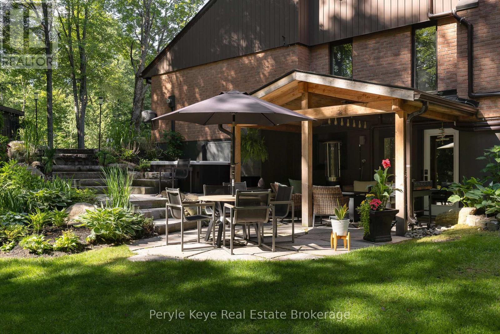 41 South Muskoka Drive, Bracebridge (Macaulay), ON - Outdoor