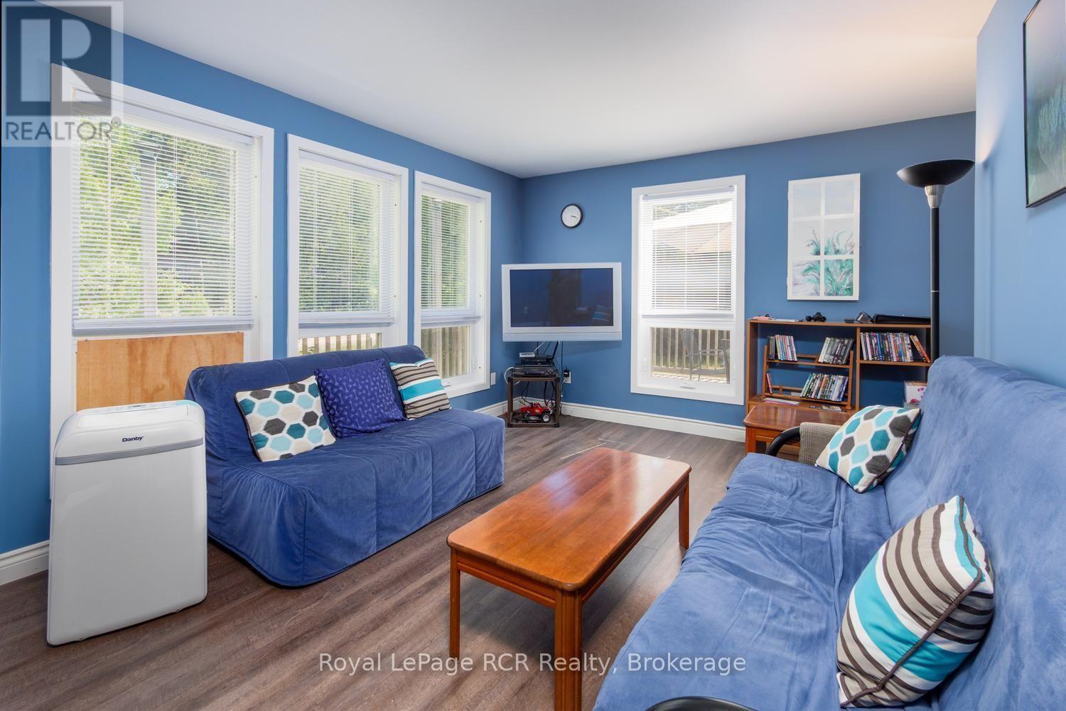 10 1St Ave South Avenue S, Native Leased Lands, ON - Indoor Photo Showing Living Room